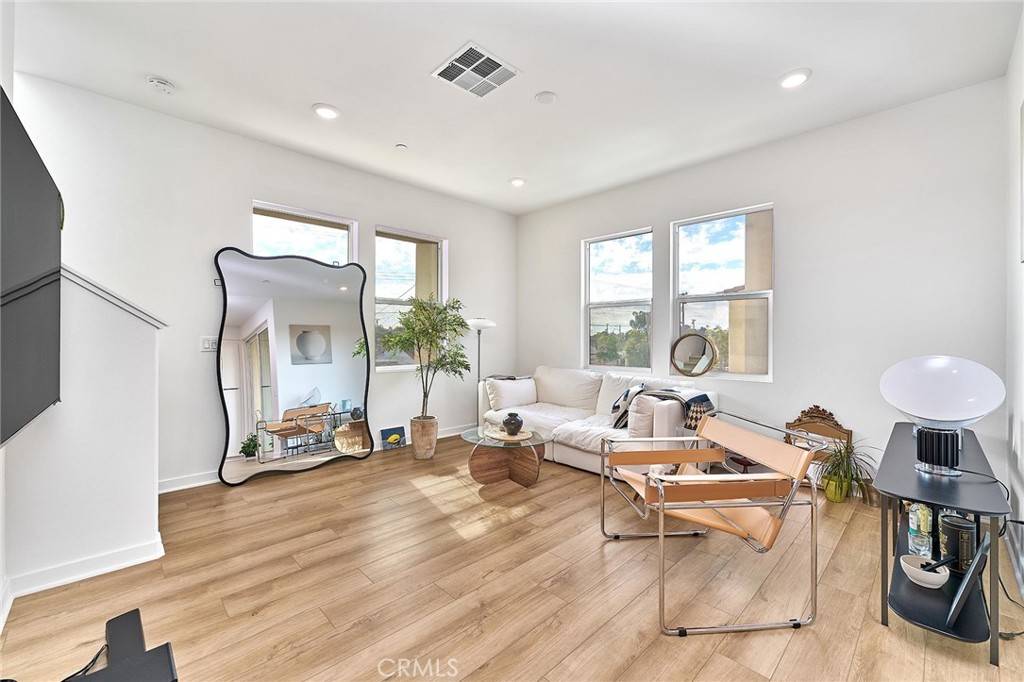 Buena Park, CA 90620,7410 Royal