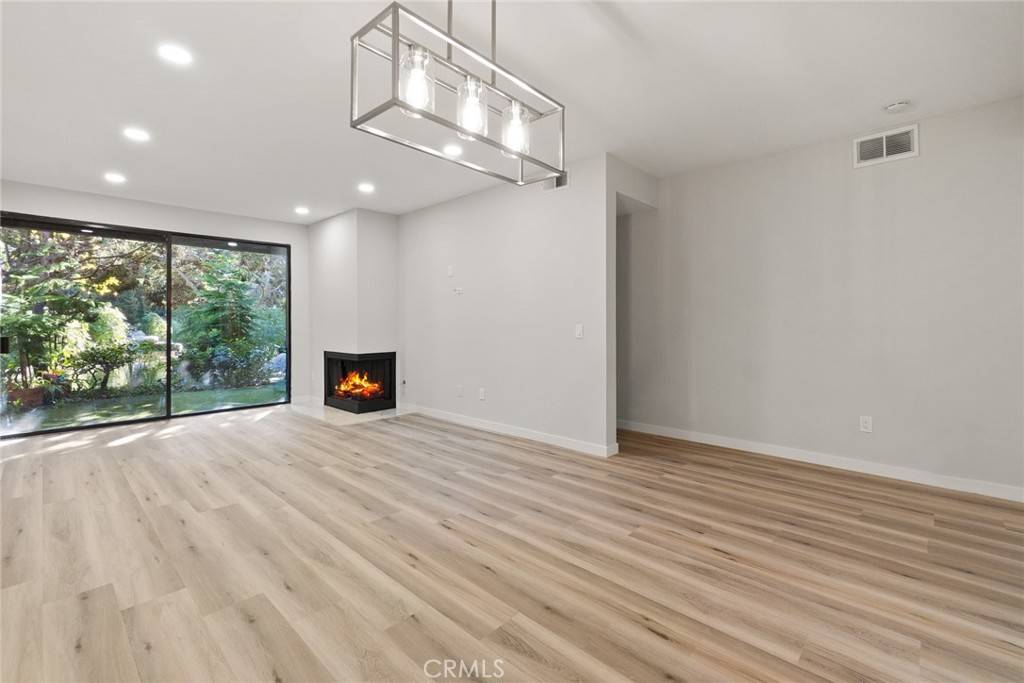 Santa Ana, CA 92704,2504 W Macarthur