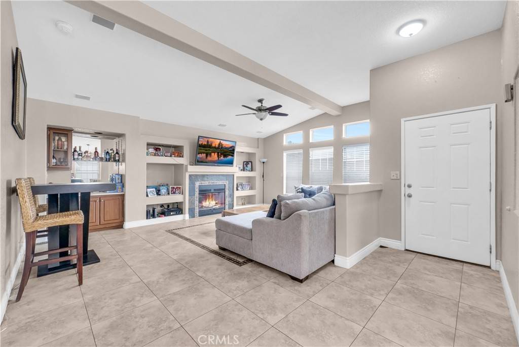 Corona, CA 92878,4901 Green River RD #102