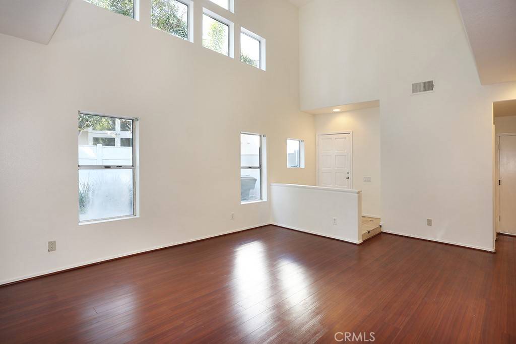 Anaheim Hills, CA 92808,961 S Lone Pine