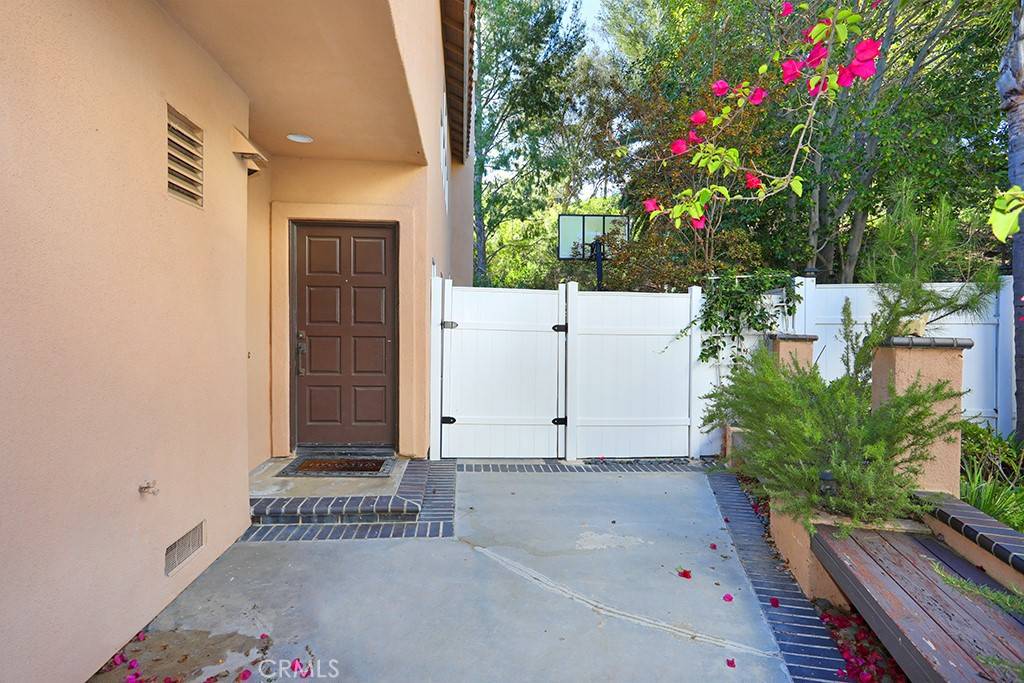 Anaheim Hills, CA 92808,961 S Lone Pine