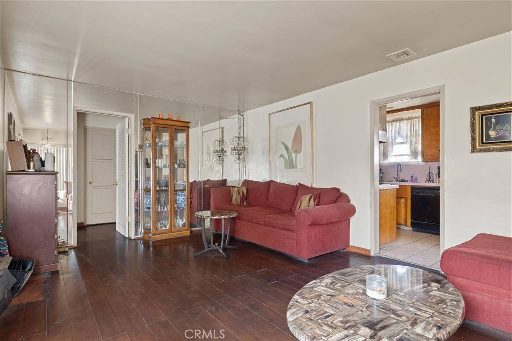 Compton, CA 90222,1701 N Paulsen