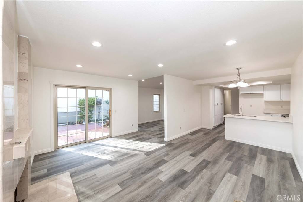 Fullerton, CA 92833,2518 Greenwich DR