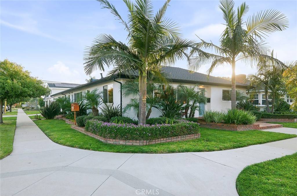 Long Beach, CA 90815,5990 E El Paseo