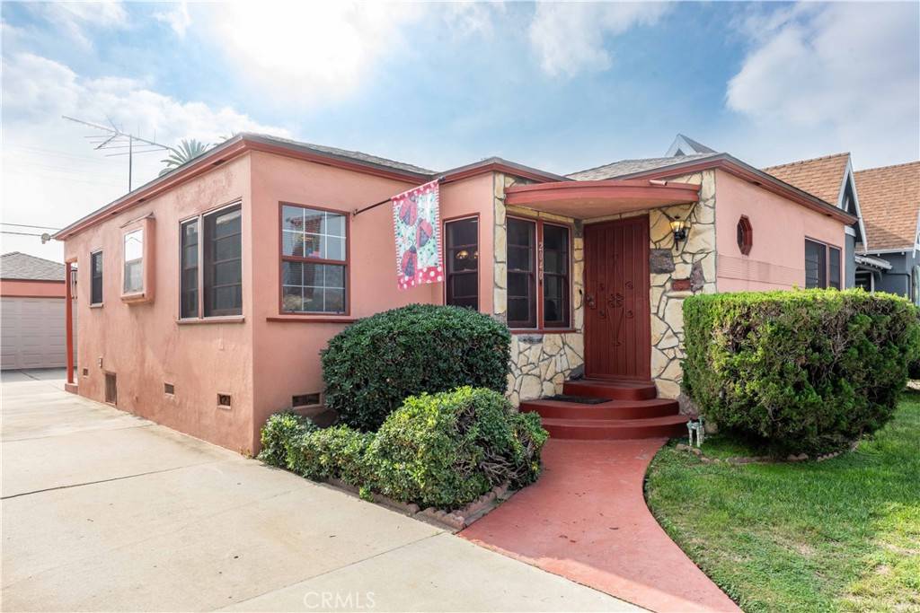 Los Angeles, CA 90047,2040 W 82nd ST