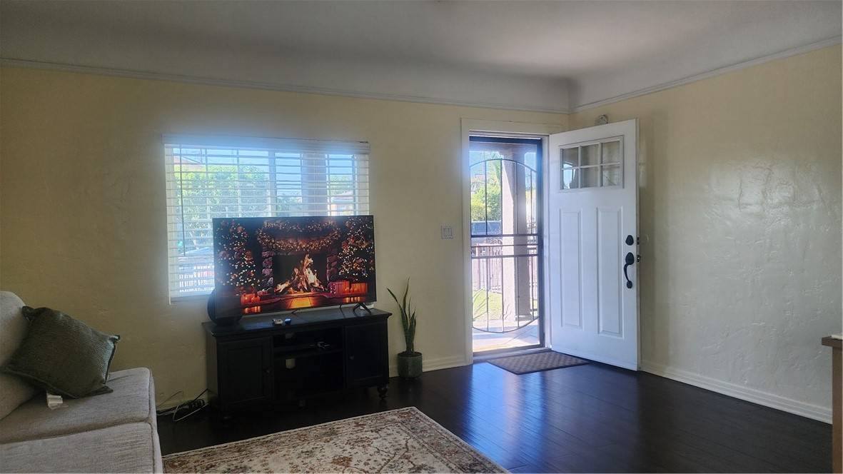 Los Angeles, CA 90022,654 Oakford