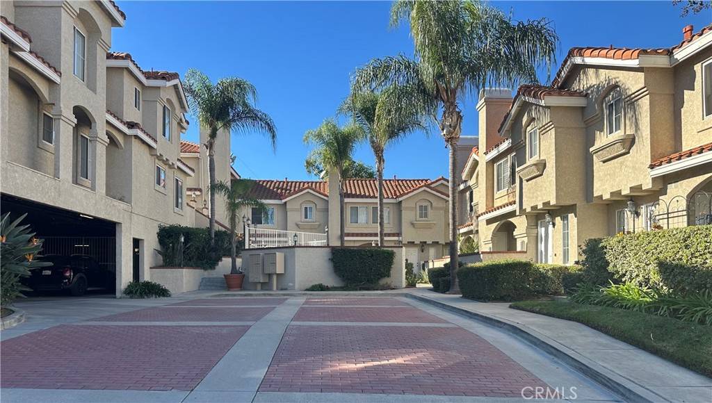 Brea, CA 92821,201 Laurel #6