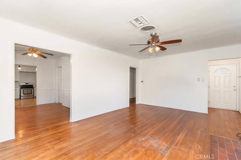 Van Nuys, CA 91401,14248 Friar St