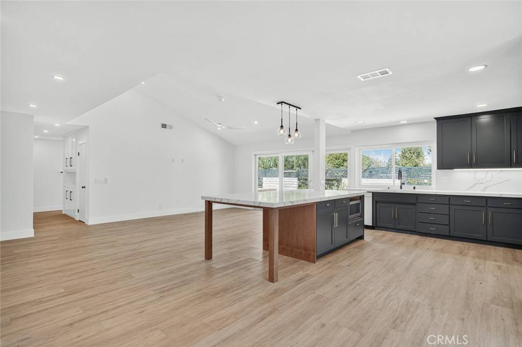 Westlake Village, CA 91361,2257 Glastonbury