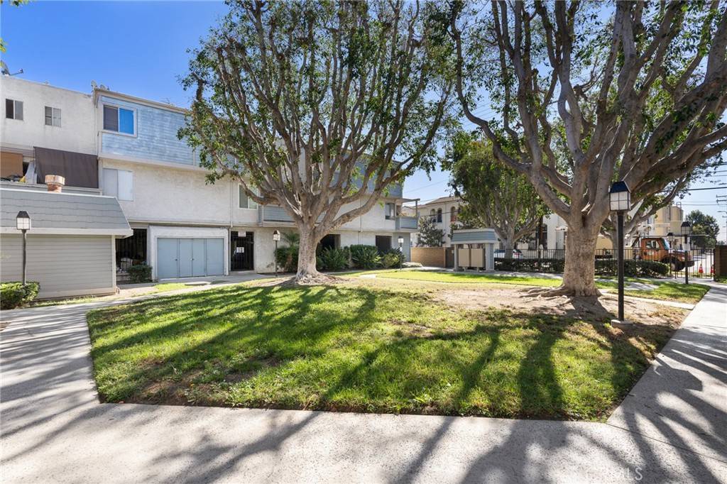 Anaheim, CA 92805,125 W South ST #1