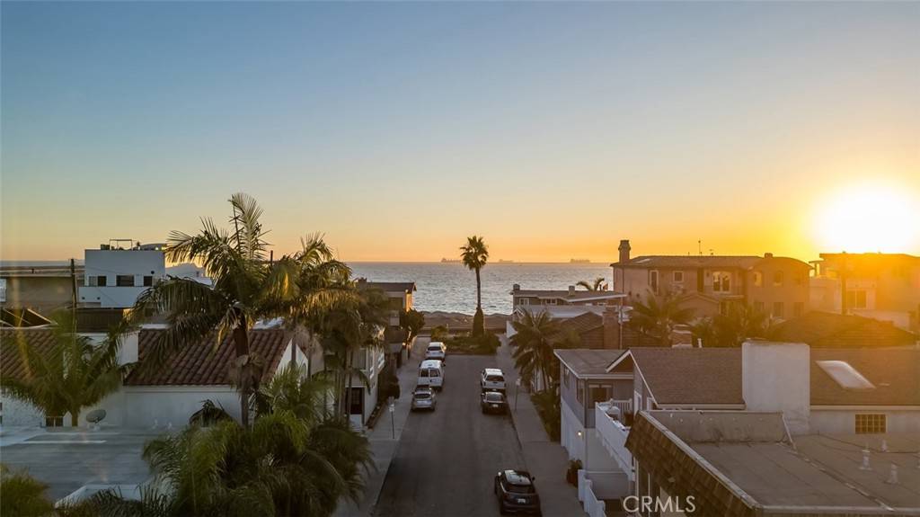 Long Beach, CA 90803,29 68th PL