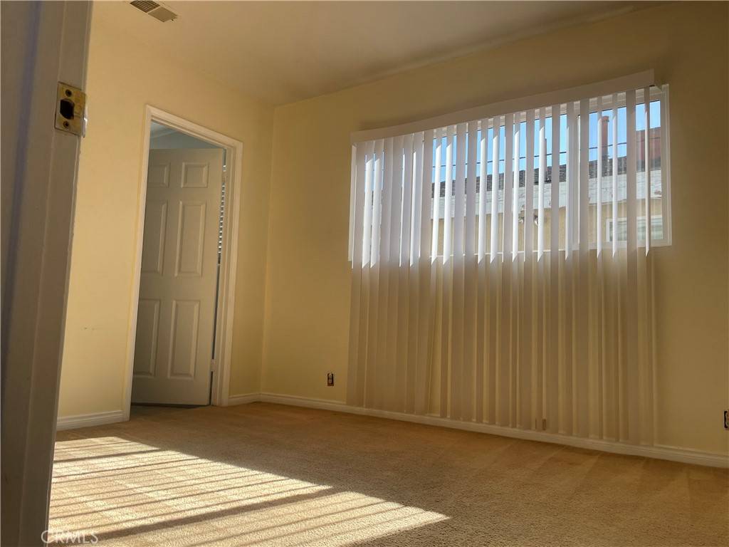 Lakewood, CA 90712,5538 Autry AVE