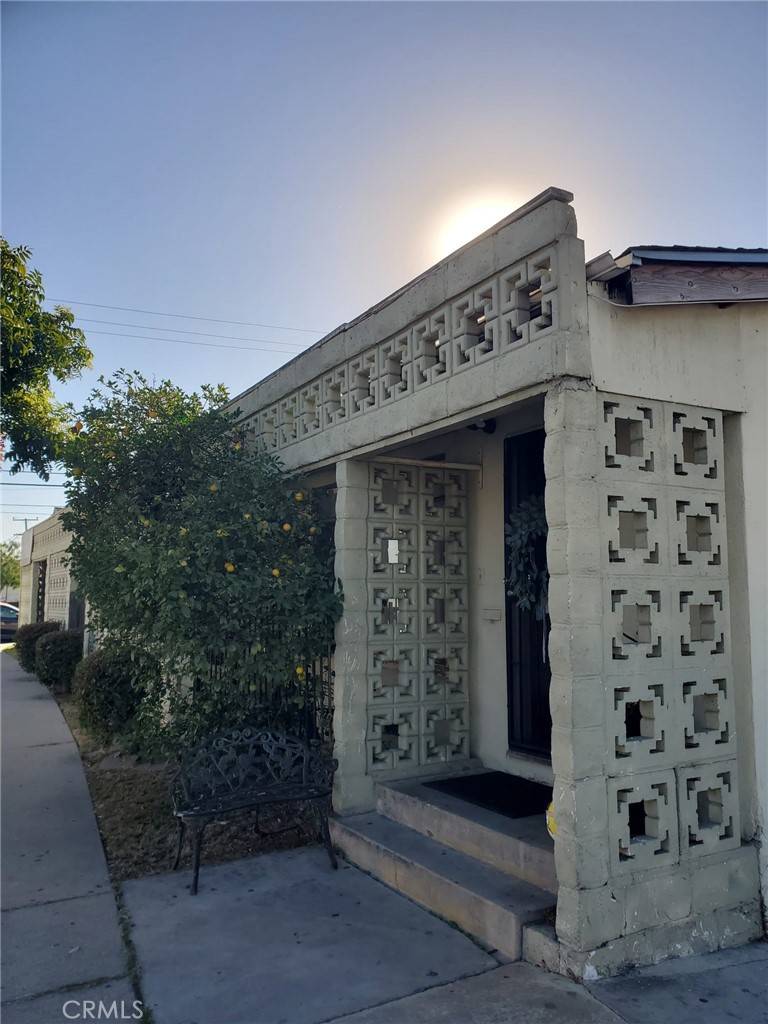 South Gate, CA 90280,10821 CASSINA