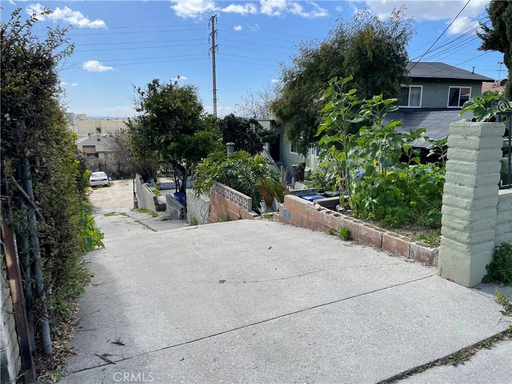 Los Angeles, CA 90063,3940 Dobinson ST