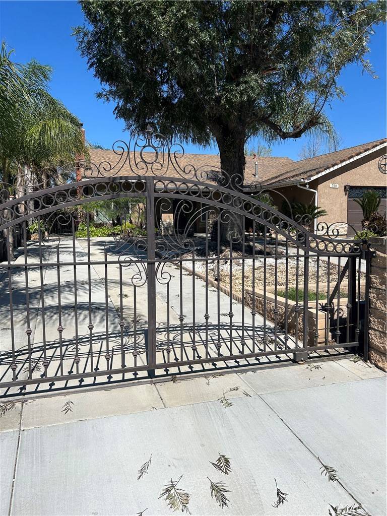 Rialto, CA 92376,750 W Winchester DR