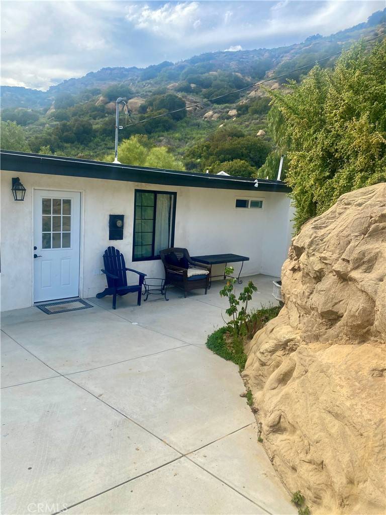 Chatsworth, CA 91311,9552 Ventura WAY