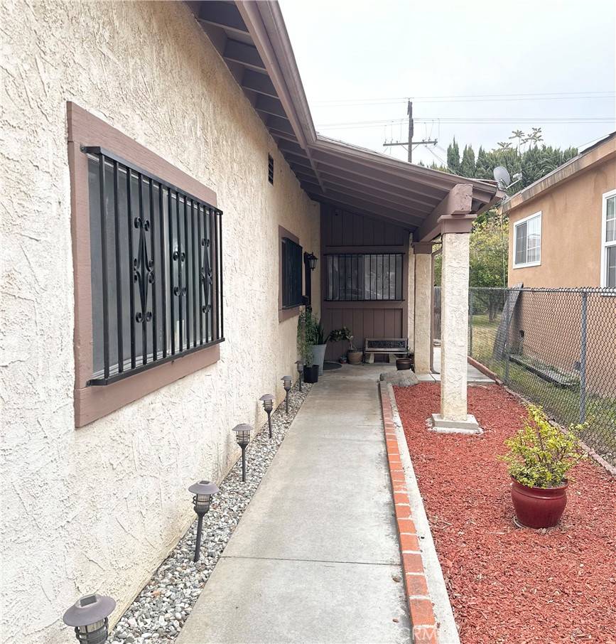South Gate, CA 90280,9620 San Vincente AVE