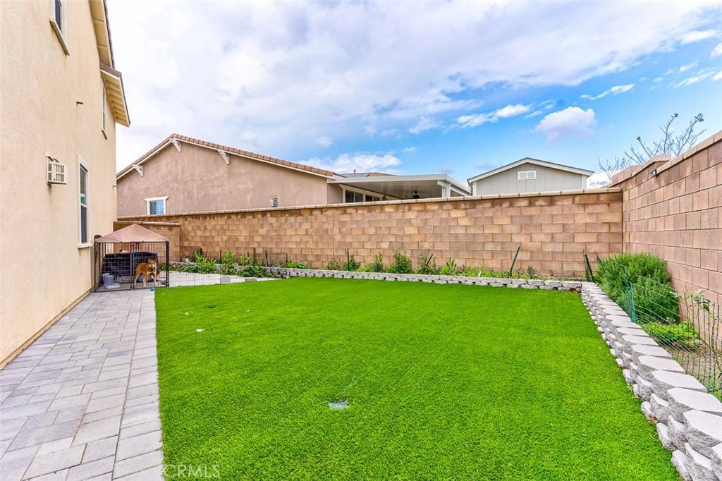 Fontana, CA 92336,5597 Royal Oaks WAY