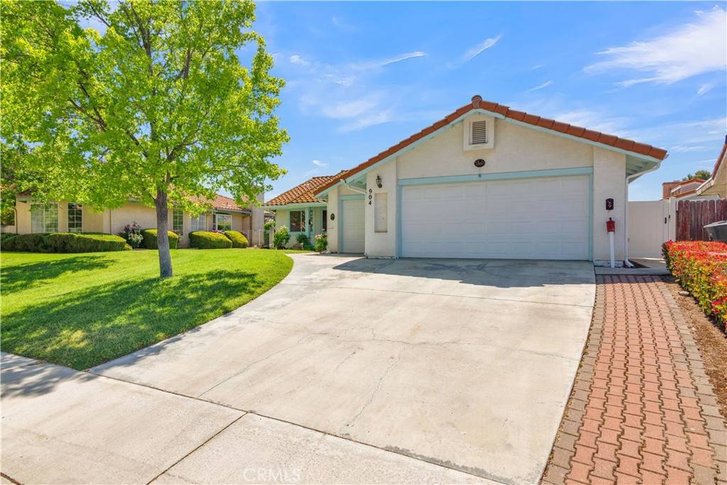 Paso Robles, CA 93446,904 Torrey Pines DR