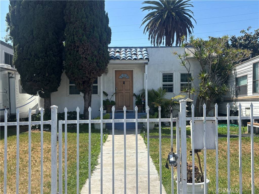 Los Angeles, CA 90044,1322 W 97th ST