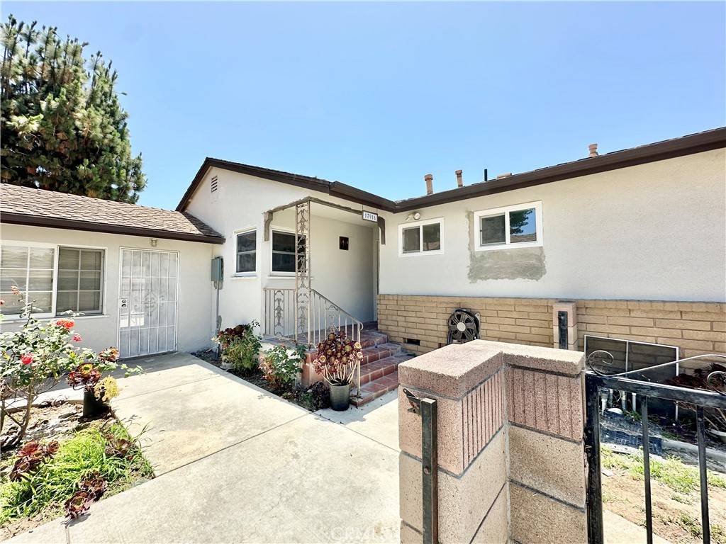 Artesia, CA 90701,17916 Gridley RD