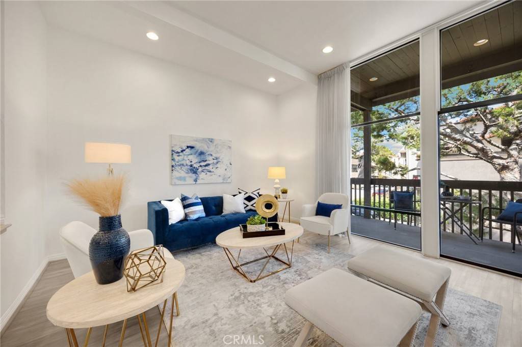 Long Beach, CA 90803,5202 Marina Pacifica DR S