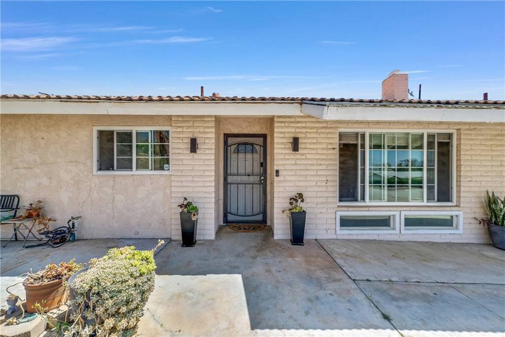 Jurupa Valley, CA 92509,5622 Sharon WAY