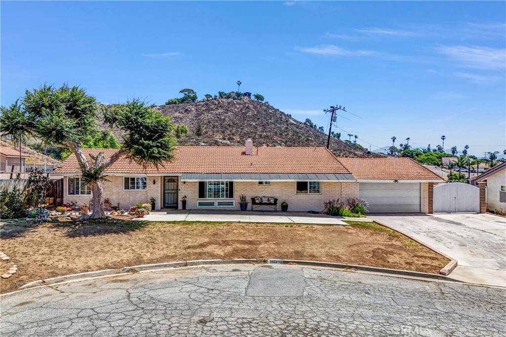 Jurupa Valley, CA 92509,5622 Sharon WAY