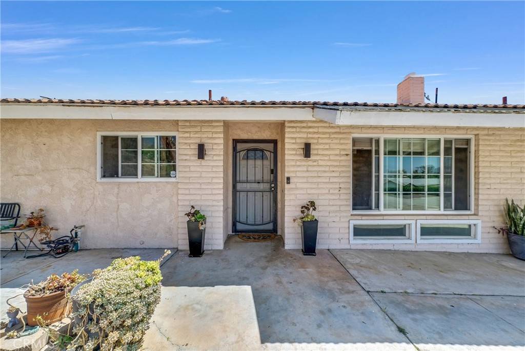 Jurupa Valley, CA 92509,5622 Sharon WAY