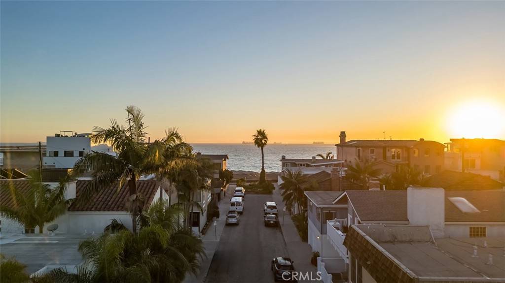 Long Beach, CA 90803,29 68th PL