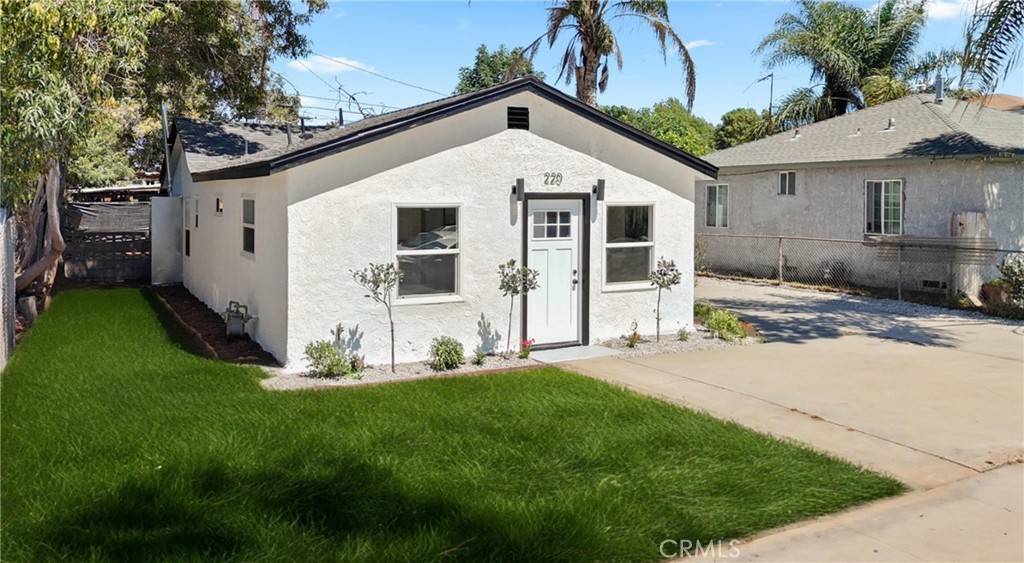 Compton, CA 90221,220 S Harris AVE