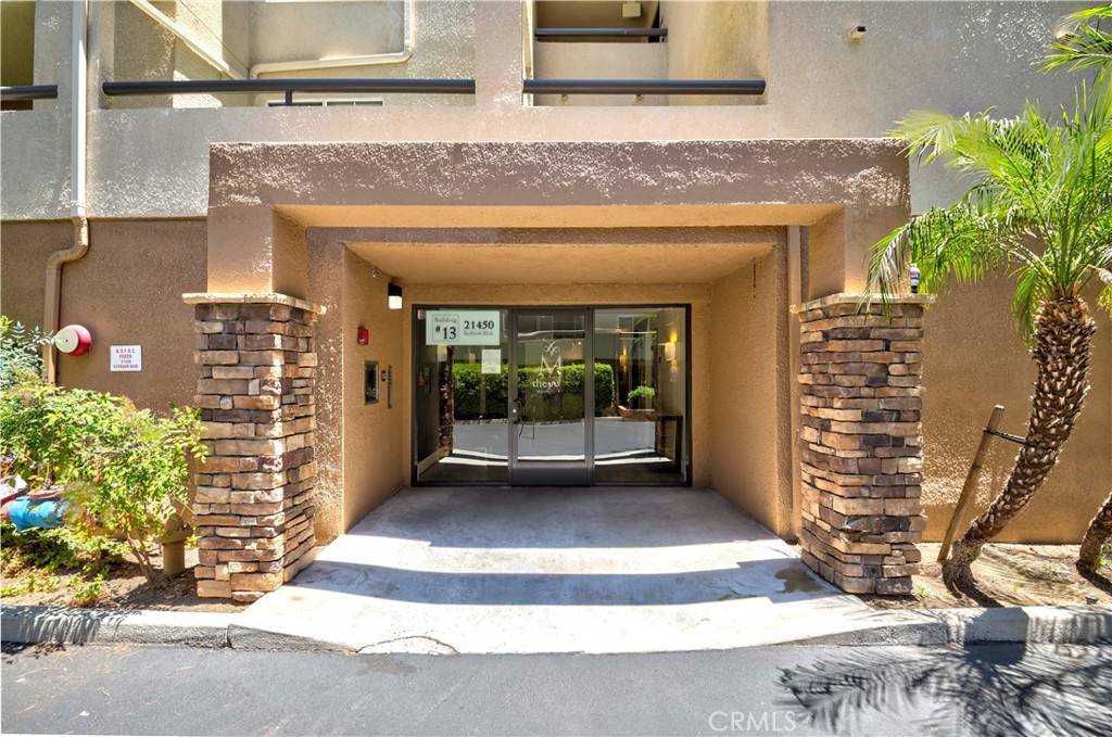 Woodland Hills, CA 91367,21450 Burbank BLVD #211