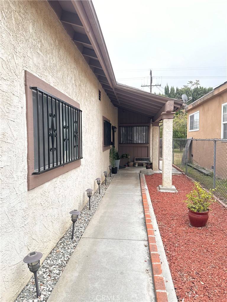 South Gate, CA 90280,9620 San Vincente AVE
