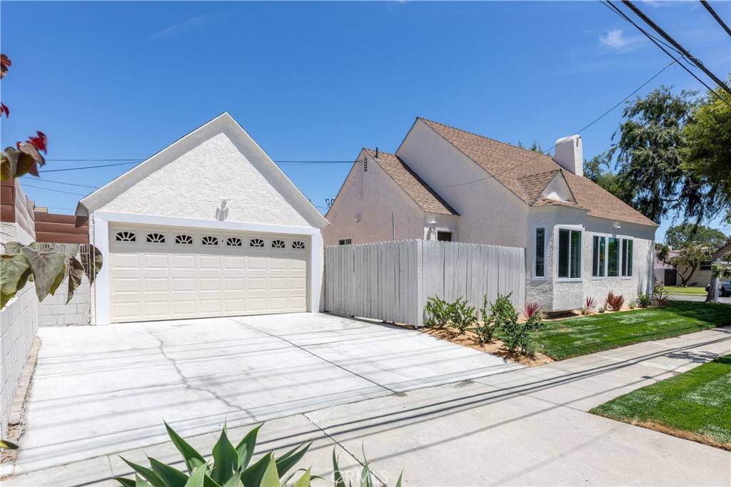 Signal Hill, CA 90755,3301 Falcon AVE