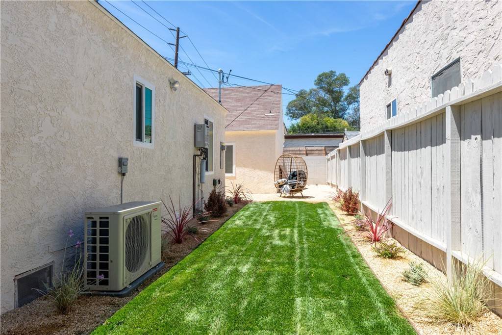 Signal Hill, CA 90755,3301 Falcon AVE