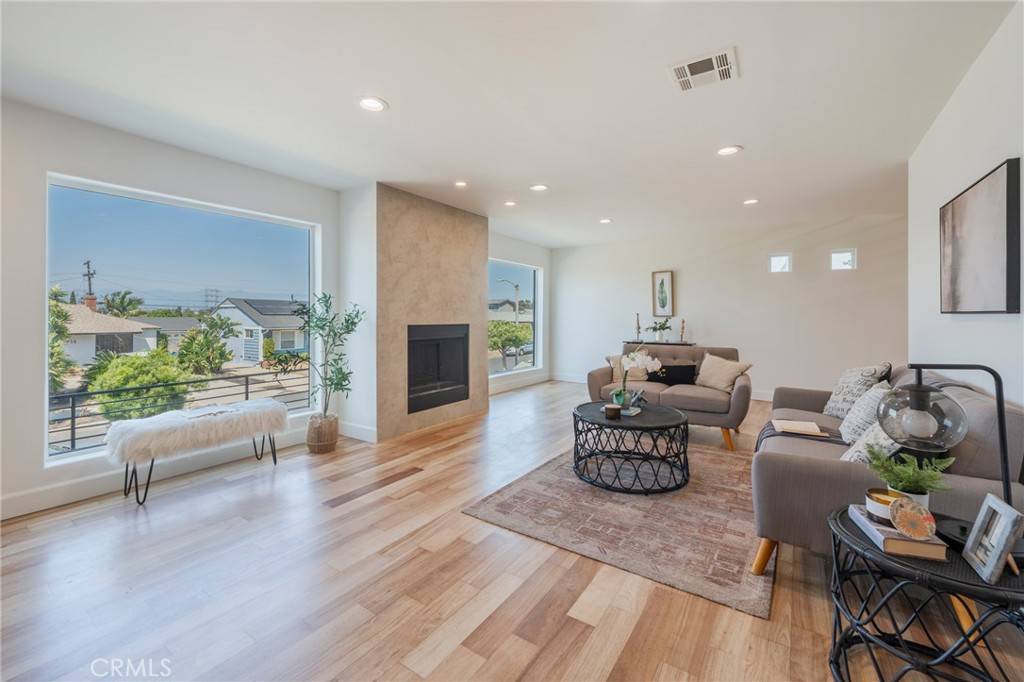 Los Angeles, CA 90008,5714 Brushton ST