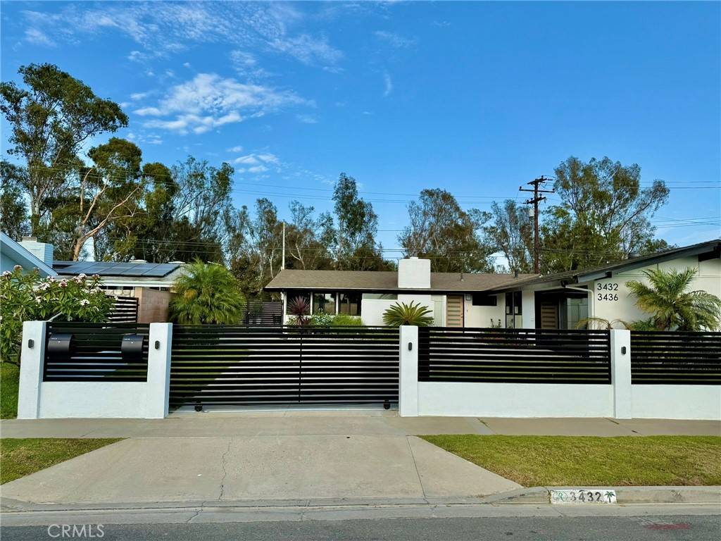 Los Alamitos, CA 90720,3432 Yellowtail DR