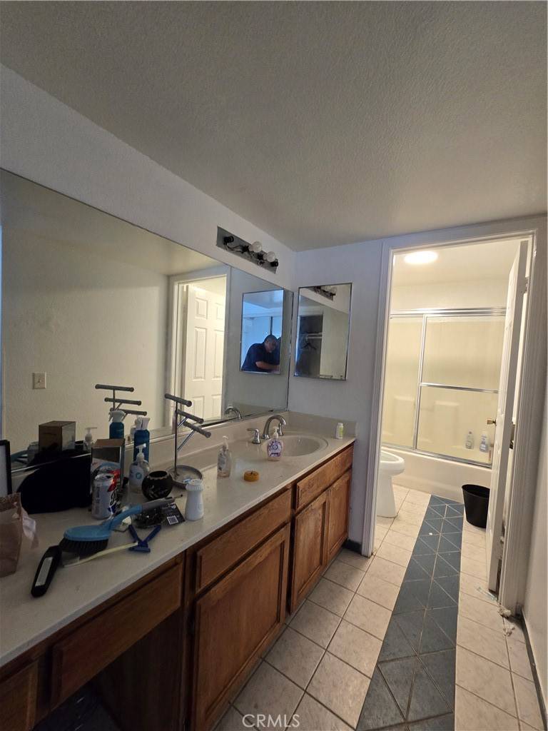 San Fernando, CA 91340,13966 Fox ST