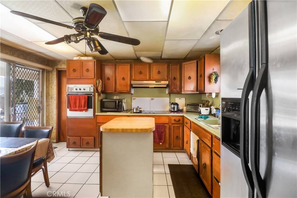 Downey, CA 90242,12073 Rives AVE