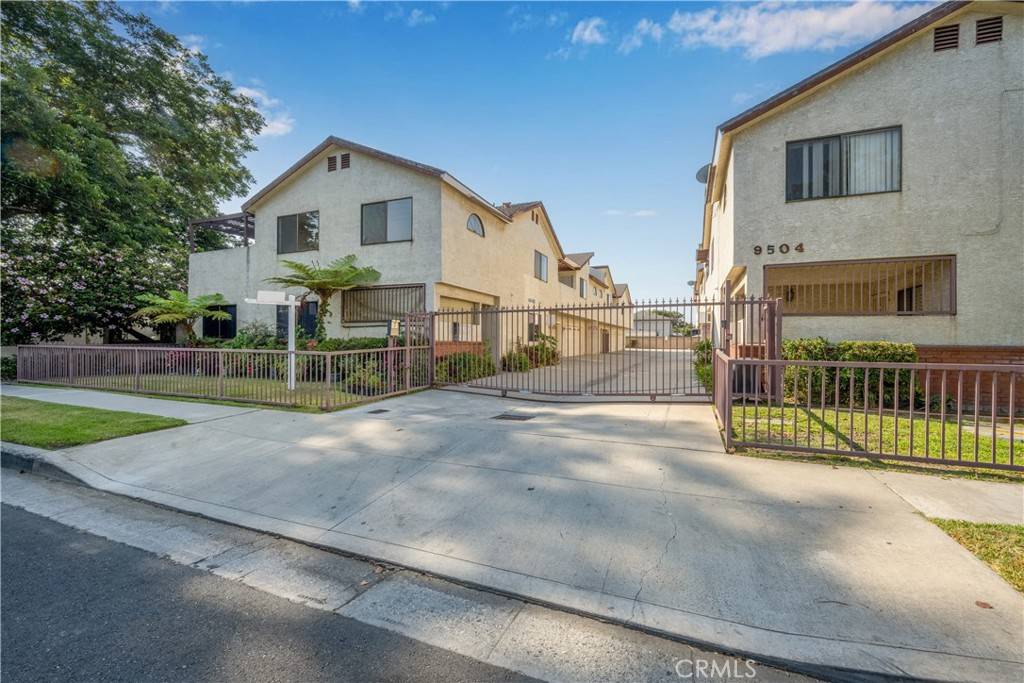 Bellflower, CA 90706,9504 Harvard ST #107