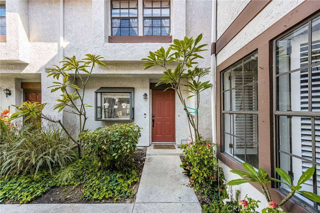 Placentia, CA 92870,314 Molokai DR