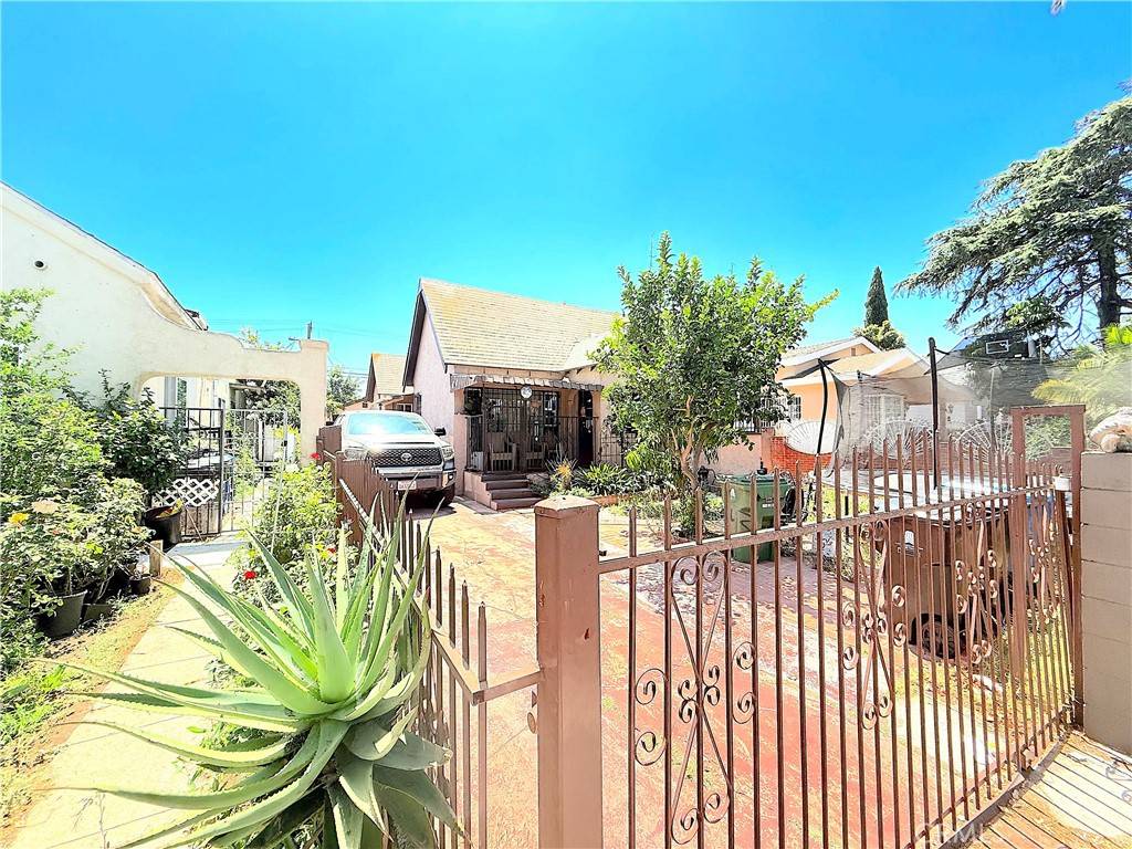 Los Angeles, CA 90044,548 W 108th ST