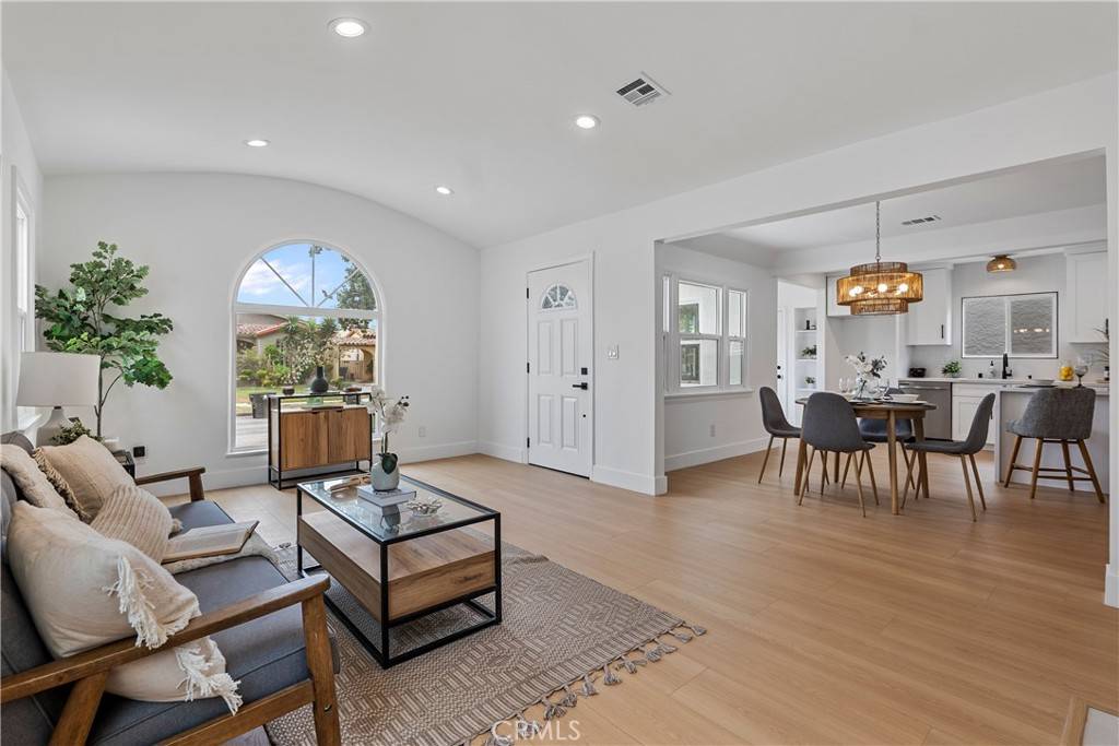 Los Angeles, CA 90047,6239 Cimarron ST