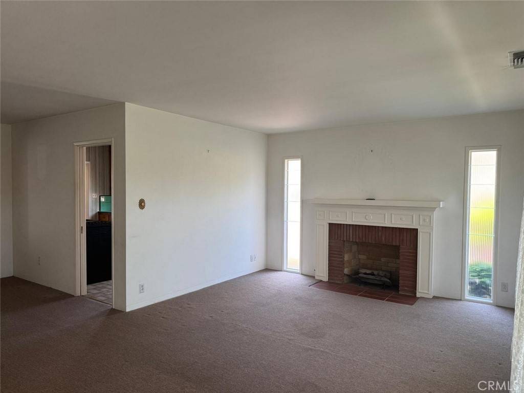 Downey, CA 90241,7814 4th ST