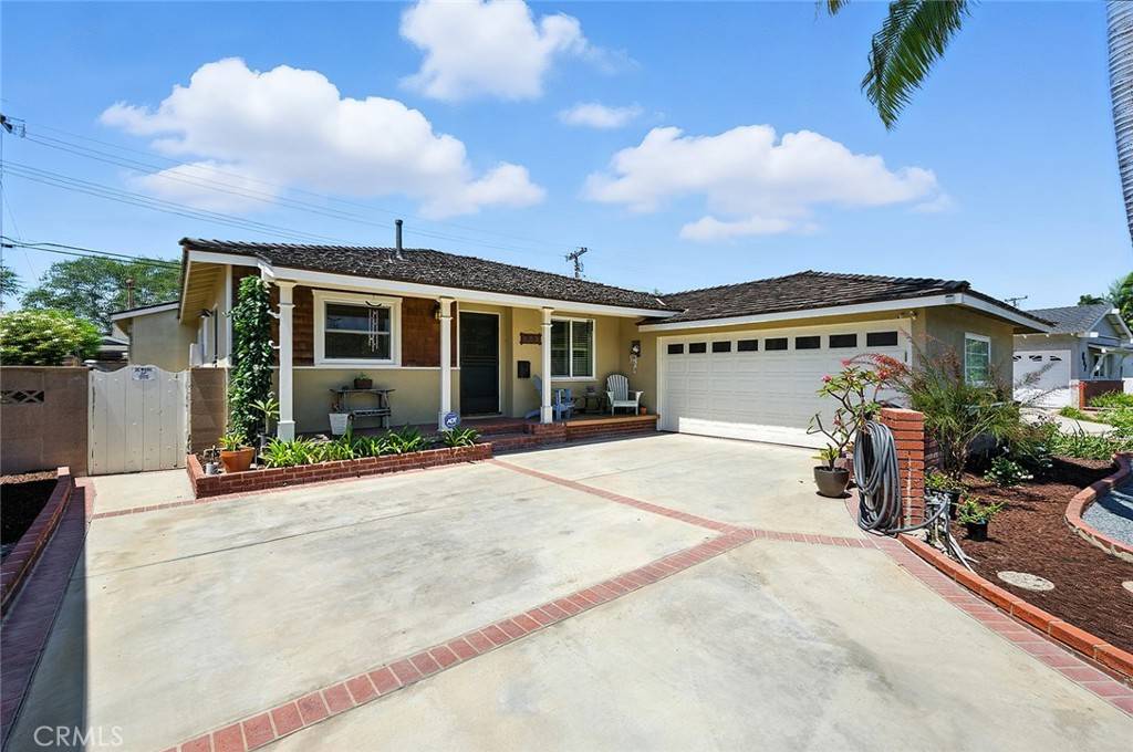 Long Beach, CA 90815,853 Roxanne AVE