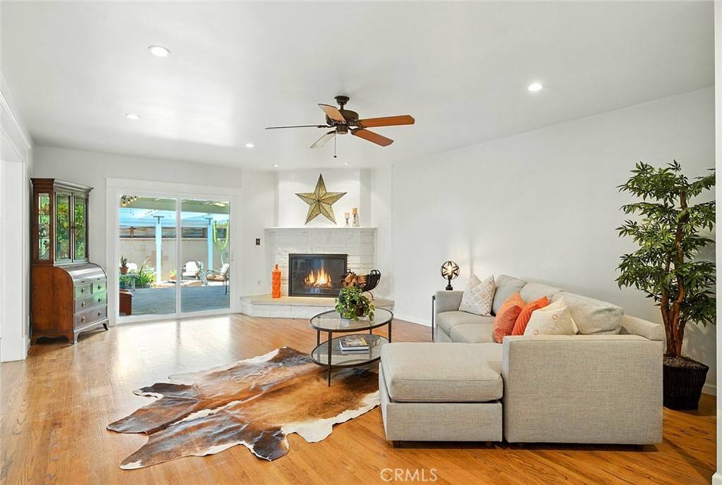 Long Beach, CA 90815,853 Roxanne AVE