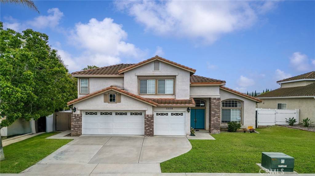 Oceanside, CA 92056,1208 Darwin DR
