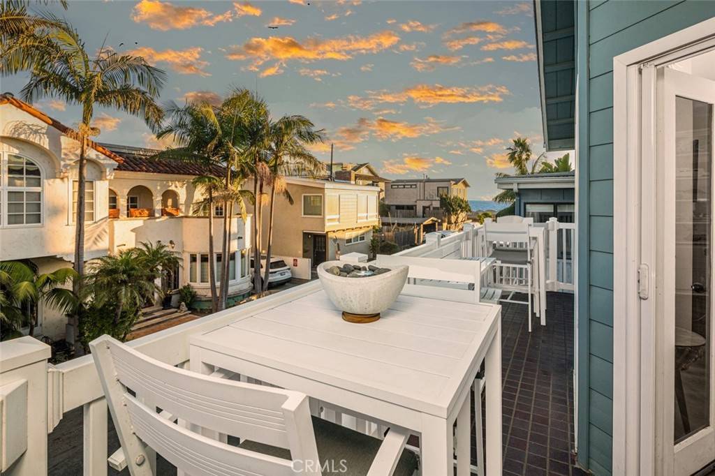 Long Beach, CA 90803,29 68th PL