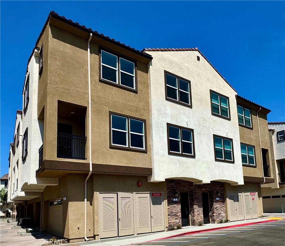 Anaheim, CA 92806,2430 E. AGAVE Unit 9