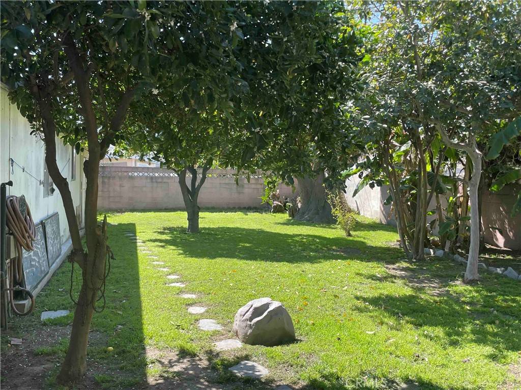 Los Angeles, CA 90044,1030 1030 W 64th